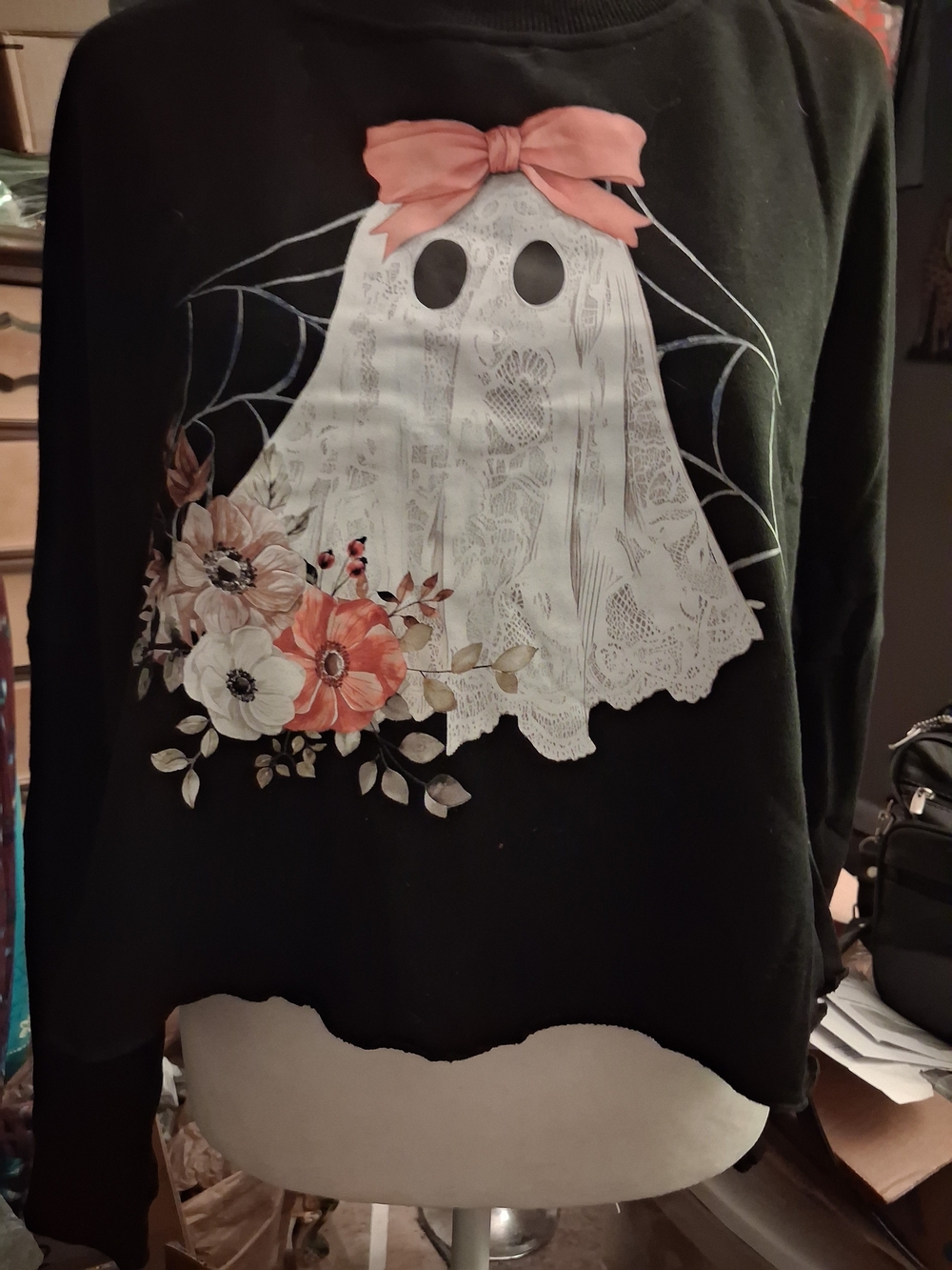 New, Black Cropped Halloween Sweatshirt Bold Ghost & Floral Print Front Size Med